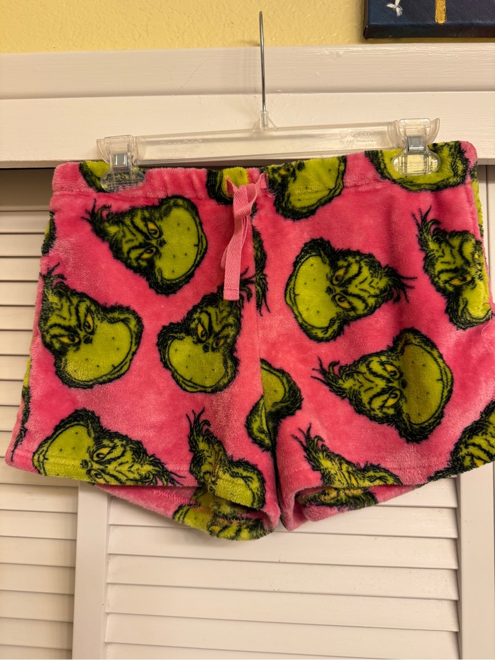 Plush Pink Grinch Face Drawstring Lounge Shorts Women’s Sz M
